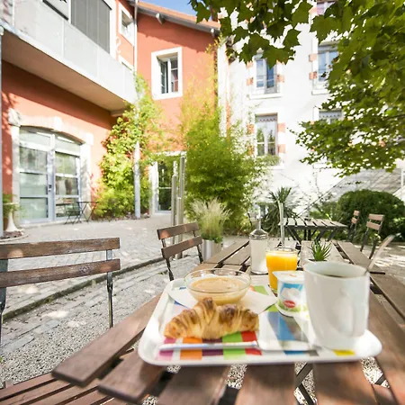 Couette-café Les Capucines 3*